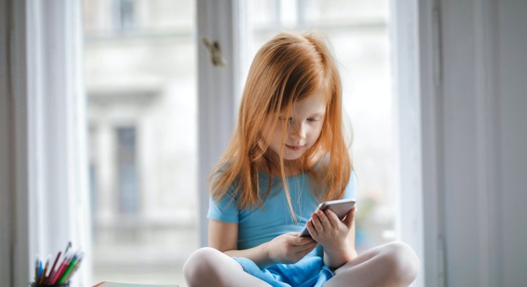 Péterfalvi Attila: minél korábban kapjanak a gyerekek oktatást a digitális eszközök biztonságos használatáról