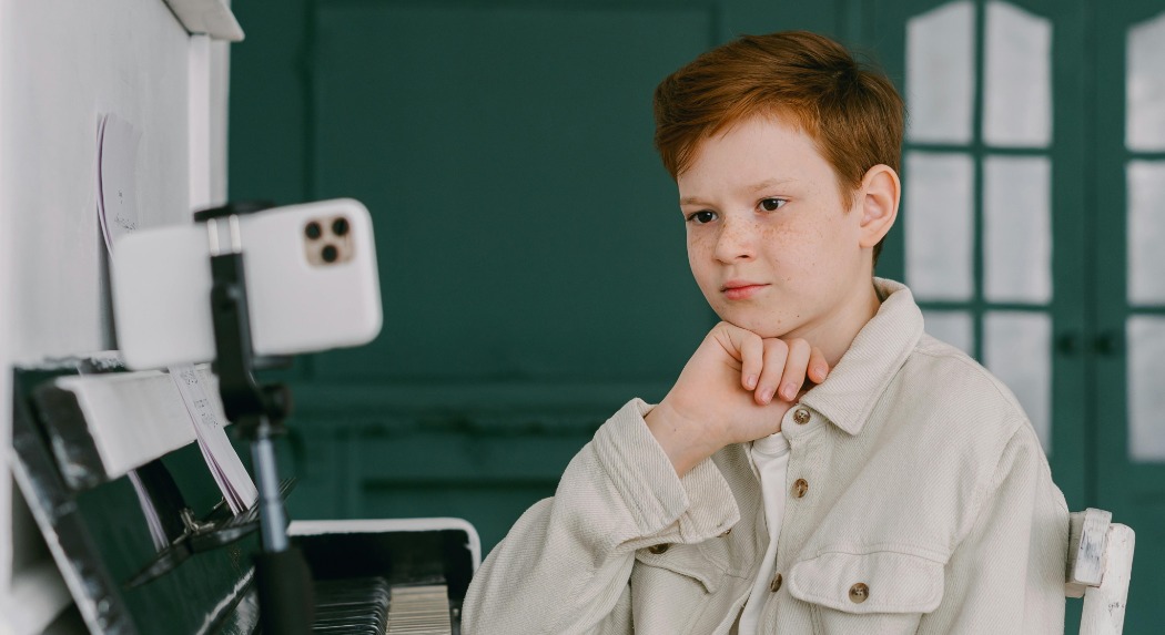 Varga-Bajusz Veronika: oktatási céllal továbbra is lehet mobiltelefonokat használni az iskolákban