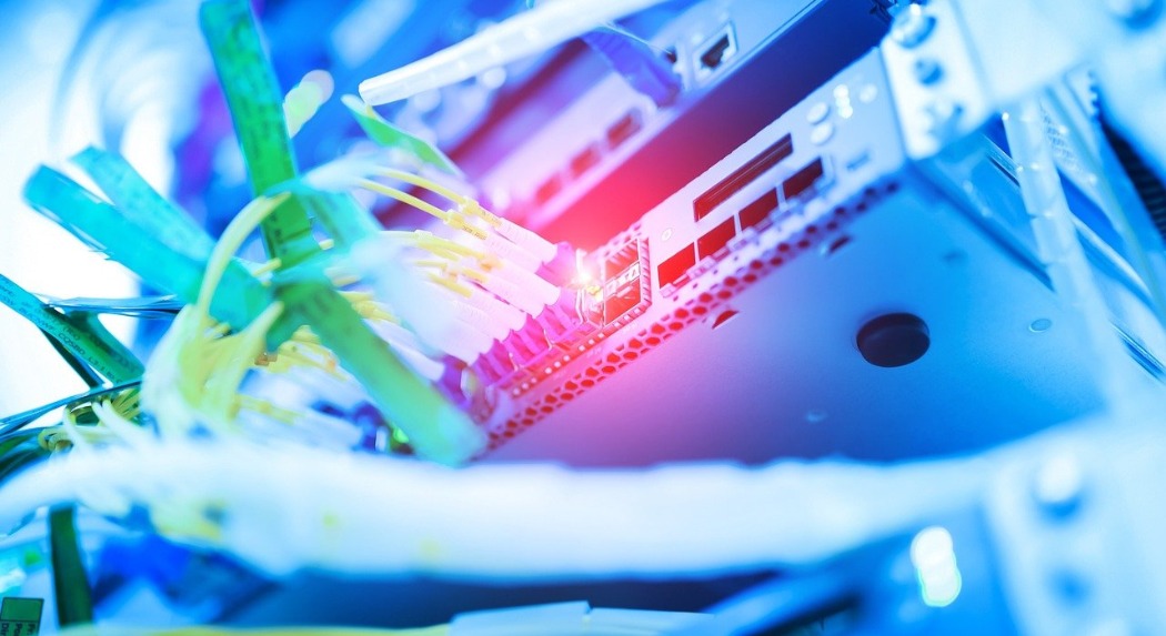 Az Európai Bizottság fejlesztené a digitális infrastruktúrák hálózatát, és javítaná biztonságukat