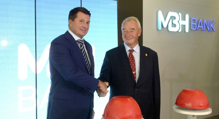 Az első digitális bankkapszulát adták át Budapesten az Állatorvosi Egyetemen