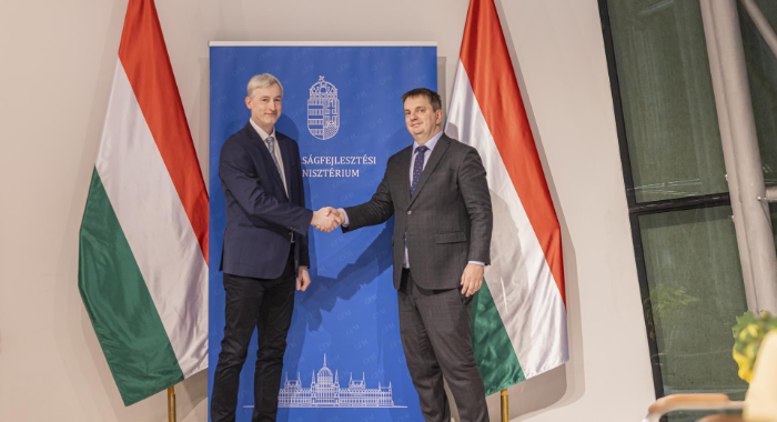 Fábián Gergely gratulált a felhőipari elit klubhoz csatlakozott 4iG Nyrt. és az E-Group ICT Sofware Zrt. képviselőinek