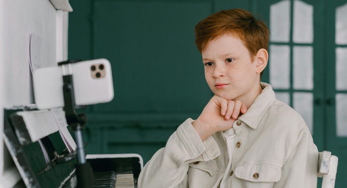 Varga-Bajusz Veronika: oktatási céllal továbbra is lehet mobiltelefonokat használni az iskolákban