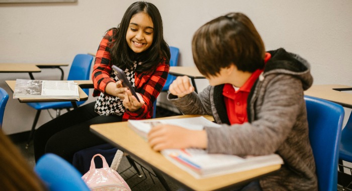 Betiltják a mobiltelefonok használatát az ausztriai iskolákban