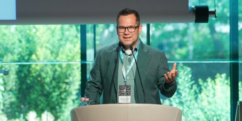 Balogh László – Digitális függőség és függetlenség (Infoparlament 2026)