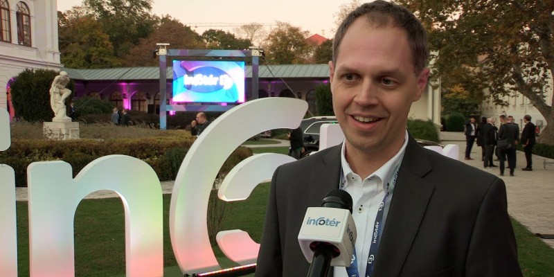 A legégetőbb kérdés nyomában: hogy lehet a gyorsulva fejlődő technológiát magunkévá tenni? – interjú Kristóf Péterrel